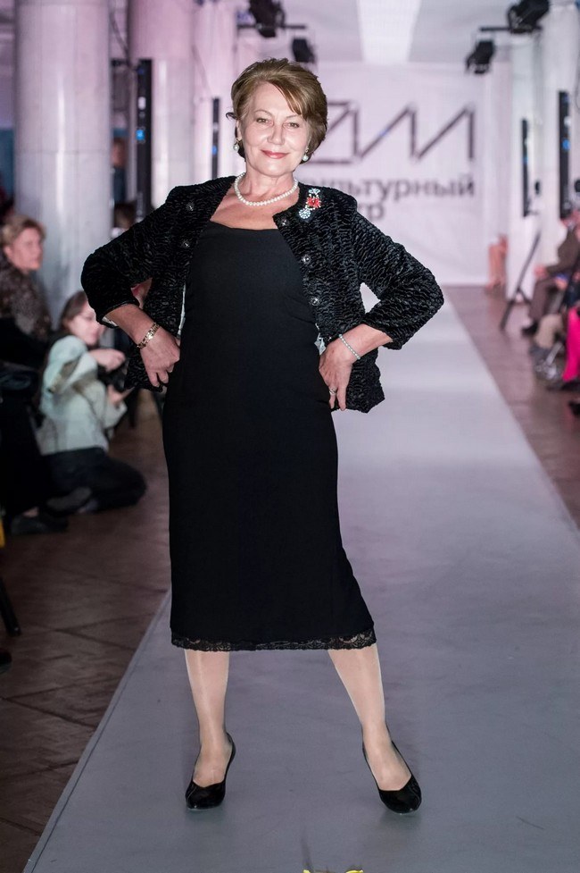Модные платья лето 2021 фото фасон тенденции для женщин 50 лет